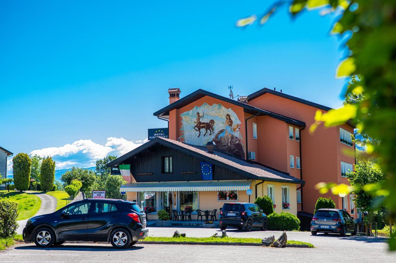Hotel Ristorante Sagittario フェルトレ エクステリア 写真