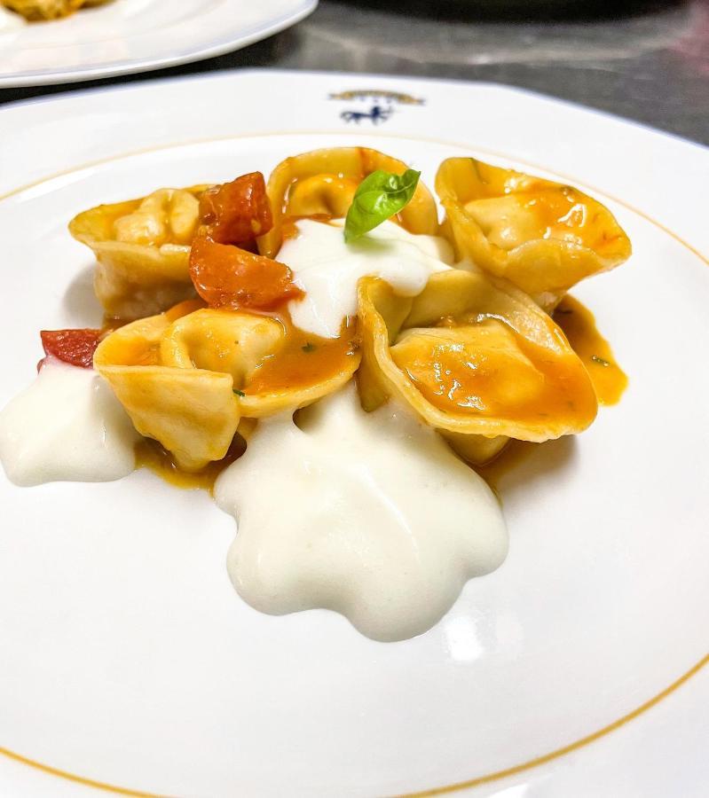 Hotel Ristorante Sagittario フェルトレ エクステリア 写真