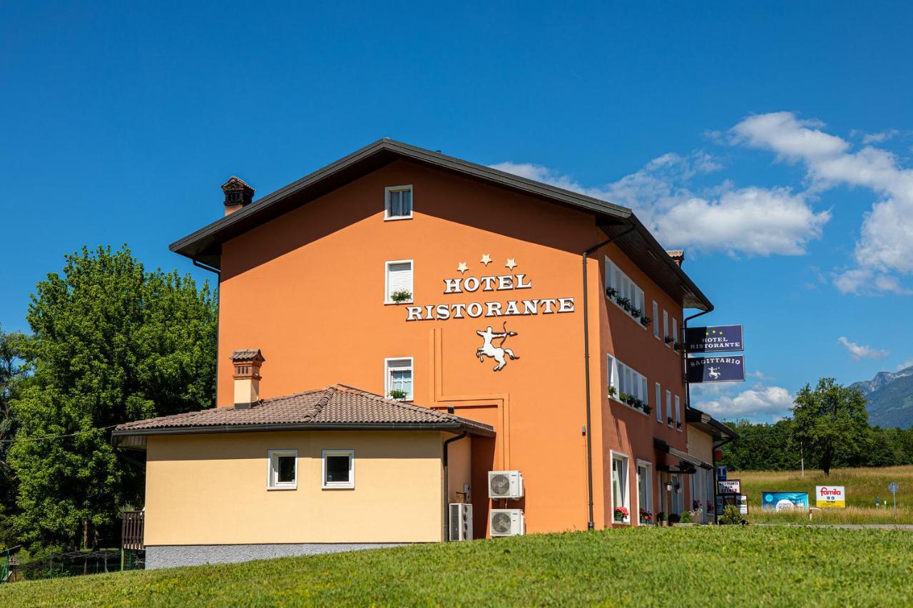 Hotel Ristorante Sagittario フェルトレ エクステリア 写真