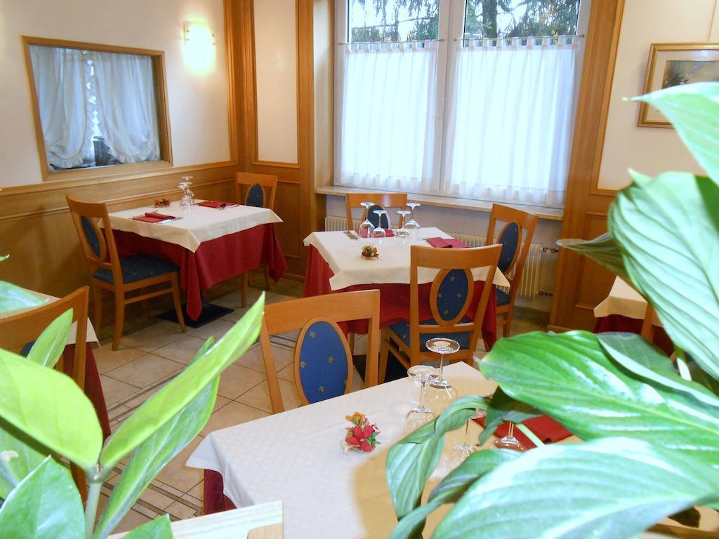 Hotel Ristorante Sagittario フェルトレ エクステリア 写真