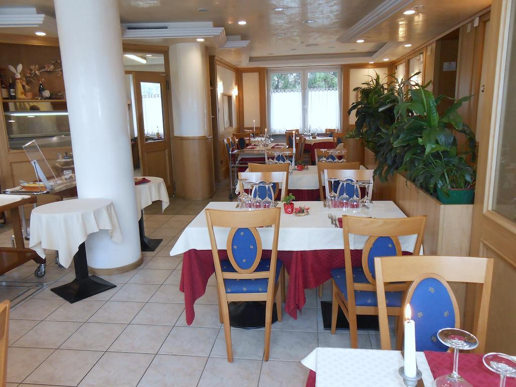 Hotel Ristorante Sagittario フェルトレ エクステリア 写真